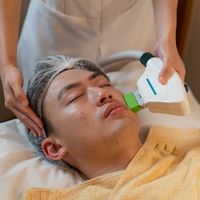 acne facial for man
